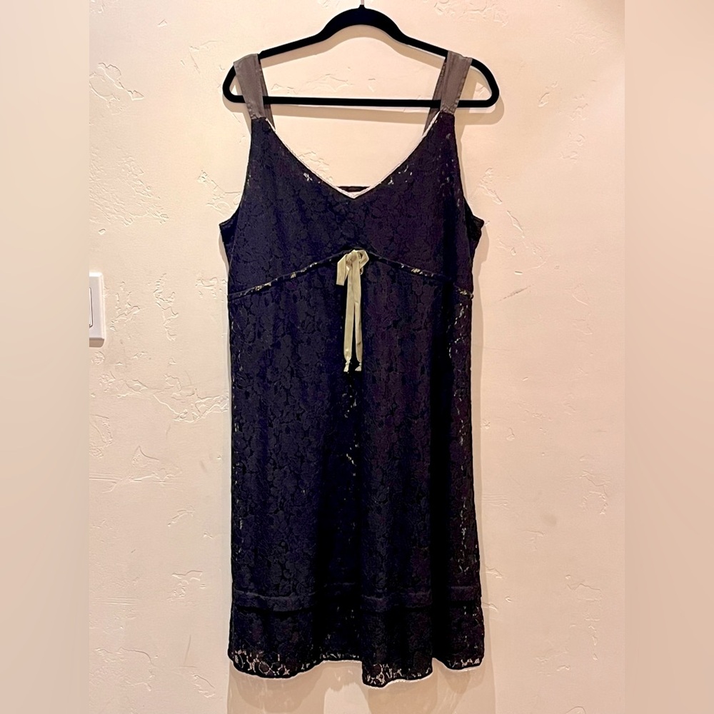 Elegant Black Lace Dress With Green Accents